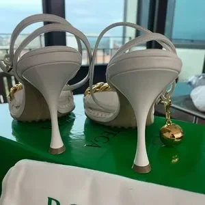 BOTTEGA VENETA ホワイト スライドサンダル BOTTEGA VENETA ホワイト スライドサンダル